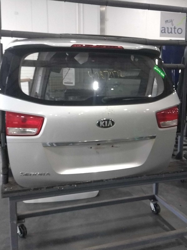 Used Deck Lid fits: 2016 Kia Sedona manual lift w/rear view camera privacy tint
