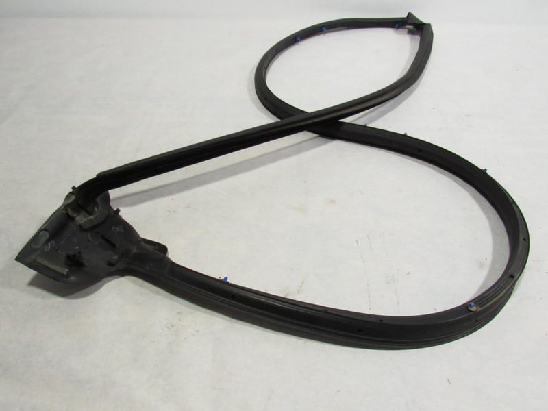 14-17 Audi R8 V10 2015 Left Driver Door Body Weatherstrip Rubber Seal ;:Y