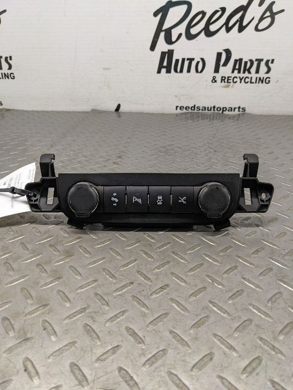 Dual Lighter Bezel 07-14 Tahoe Sierra Escalade OEM 4 Button Switch Contr 1171729