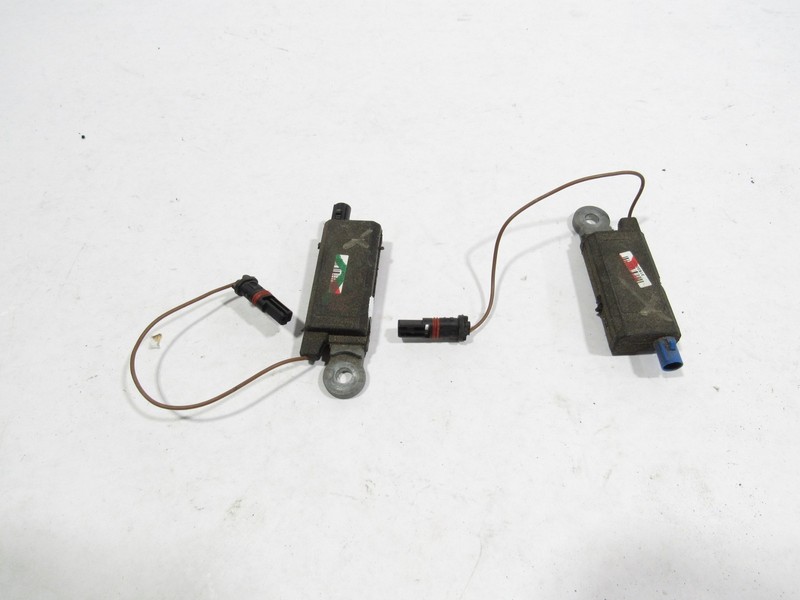 17-22 Land Range Rover Sport 2018 L494 Radio Antenna Amplifier Set Pair |