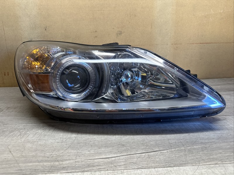 921903M100 I 09-2011 HYUNDAI GENESIS FRONT RIGHT SIDE XENON HID HEADLIGHTOEM