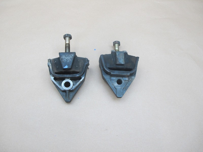 1983 PORSCHE 928 S REAR LEFT & RIGHT AUTOMATIC TRANSMISSION MOUNT SUPPORT SET
