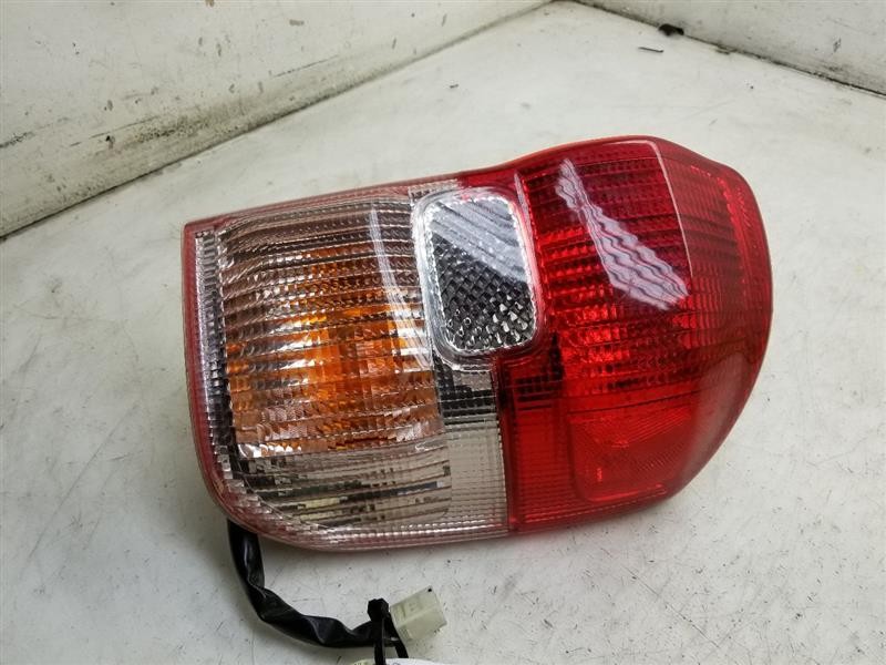 01-03 TOYOTA RAV 4 PASSENGER SIDE REAR RIGHT TAIL LIGHT ASSEMBLY
