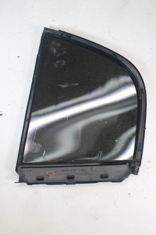 03-06 Infiniti G35 Sedan Rear Right Side Door Quarter Window Glass 82272-AL500