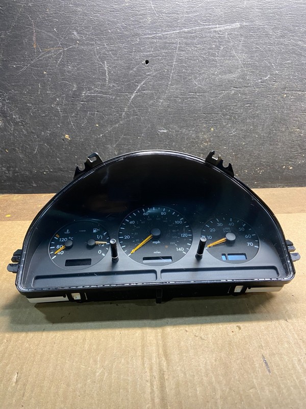 1998-2005 Mercedes W163 ML320 ML430 Instrument Cluster Speedometer Y7434 DG