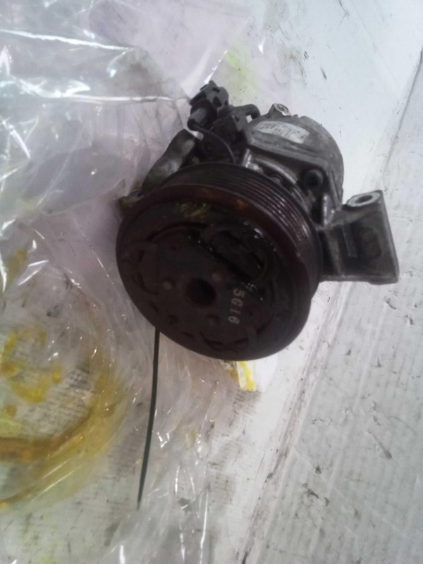 2016 Nissan Versa A/C Compressor OEM 926001HC2B 106k Miles Silver