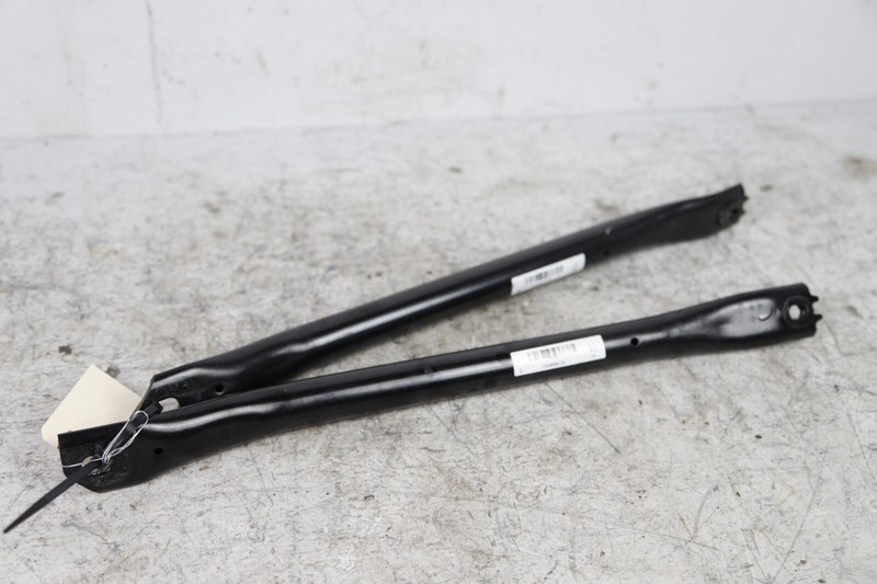 BMW M550i Strut Tower Brace Bar Set OEM Left & Right 2018-2020 Pair (2)