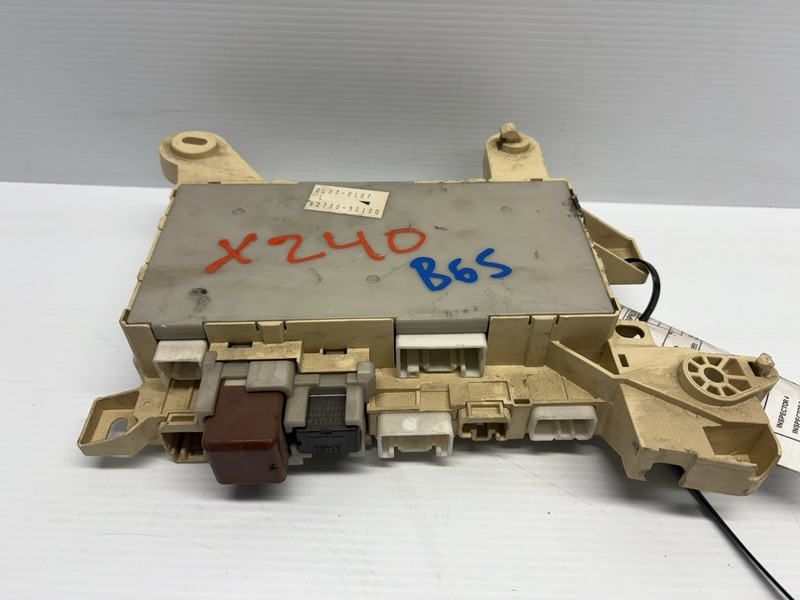 2001-2003 LEXUS LS430 FRONT RIGHT JUNCTION BLOCK FUSE & RELAY BOX OEM