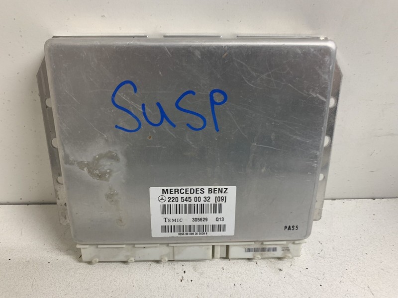 2000-2005 Mercedes S500 Suspension Computer Module 220 545 00 32