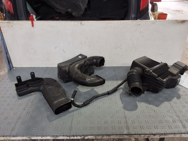 2014-2016 Kia Soul Air Cleaner Intake Box Assembly