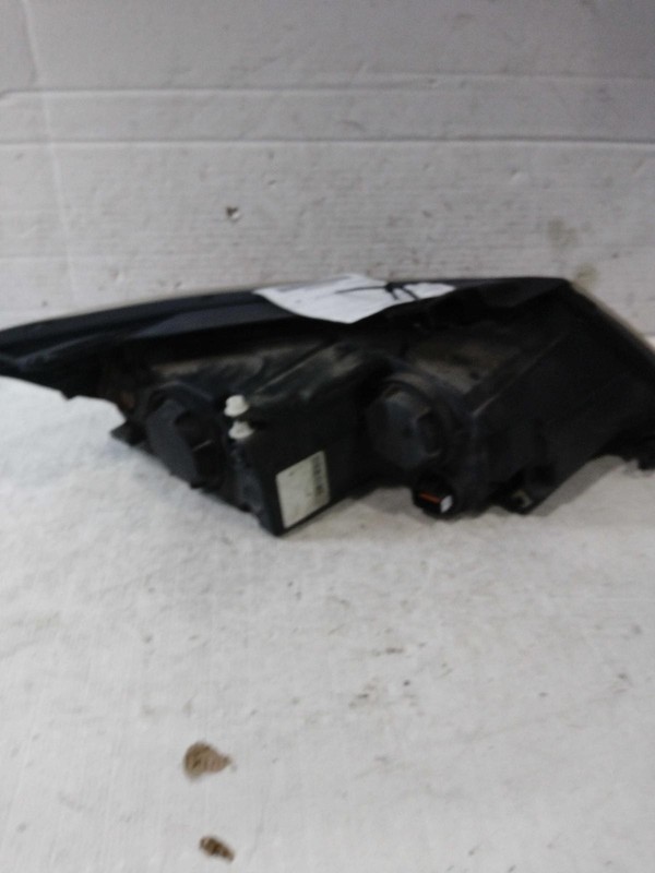 2011-2013 Kia Sorento Left Headlight Assembly Black OEM 17278 Used 153K Miles