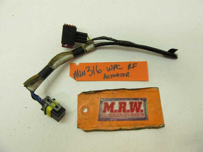 WIRE PLUG CONNECTOR PASSENGER RIGHT FRONT DOOR LATCH ACTUATOR POWER SWITCH RF RH