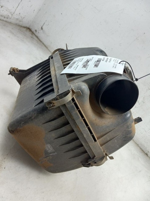 01-04 TOYOTA SEQUOIA SR5 4.7L 4WD AT AIR CLEANER BOX