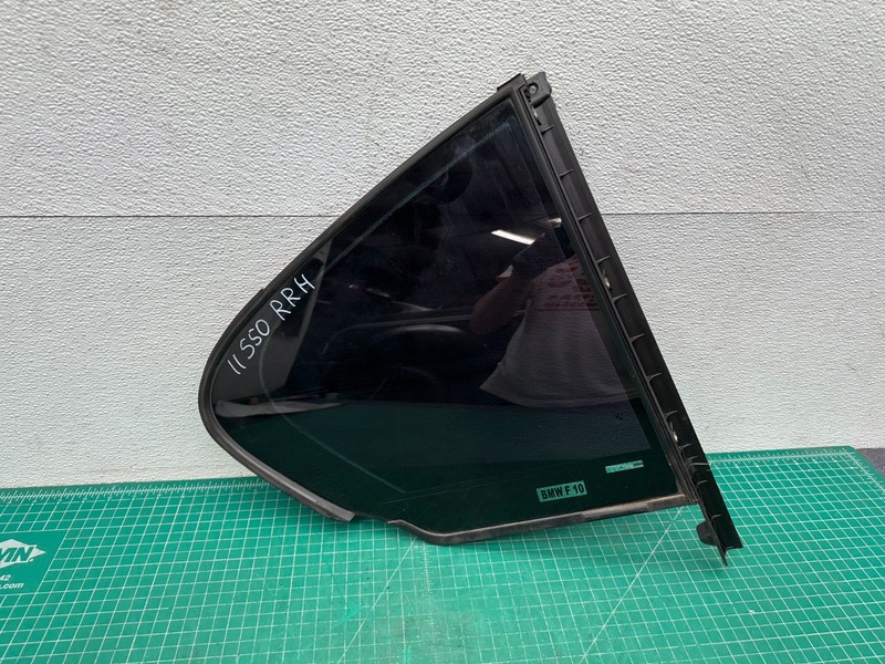 11-16 BMW F10 REAR RIGHT PASSENGER SIDE DOOR QUARTER VENT WINDOW GLASS OEM