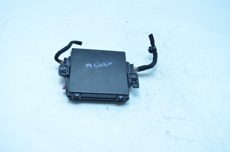 17-19 ALFA ROMEO GIULIA PASSIVE KEYLESS ENTRY ANTENNA CONTROL MODULE OEM