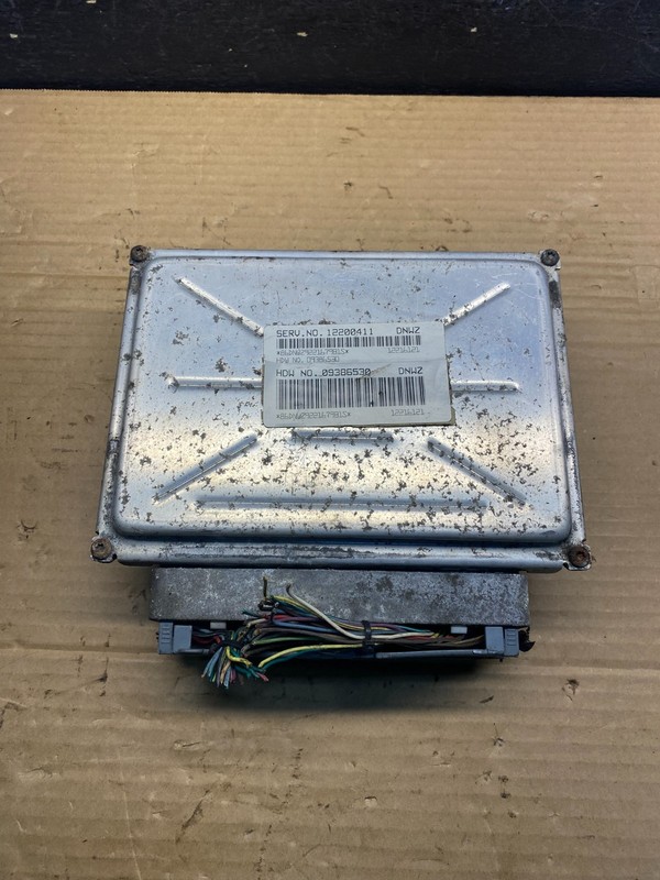 2001-2002 Silverado Tahoe Engine Computer Module 12200411 ECM ECU AE6224 DW