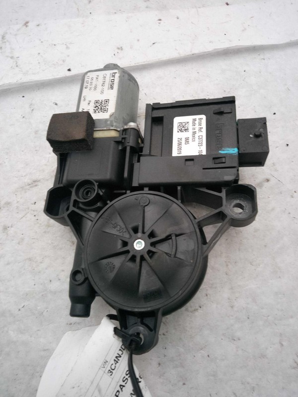 Used Front Left Door Window Regulator Front fits: 2019 Jeep Compass new style ho