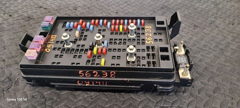 04-06 GMC Canyon Underhood Fuse Relay Box Junction Block OEM 15808750
