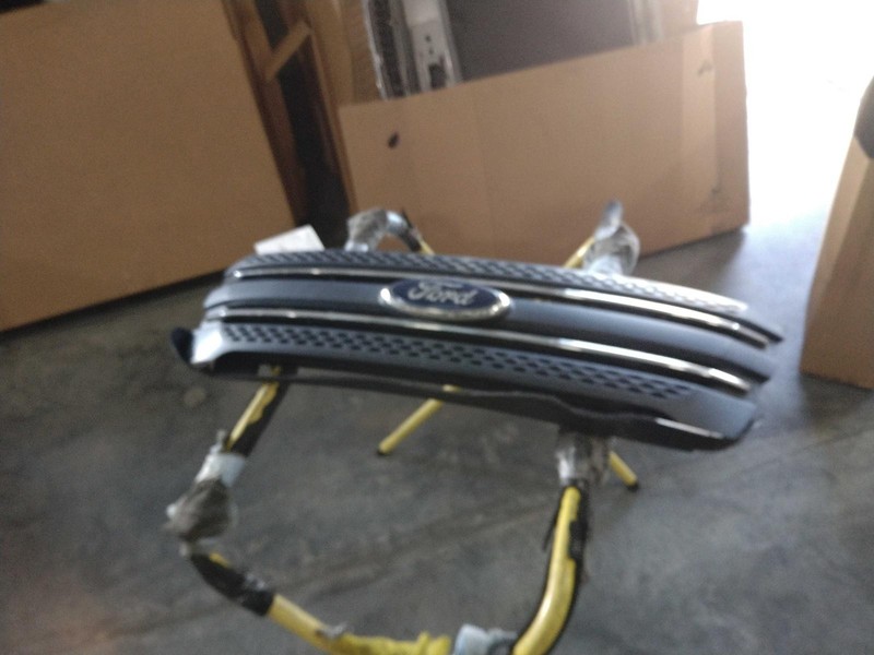 2011 Ford Explorer Grille OEM Black 4DR SUV BB5Z8200AA 170K Miles Used