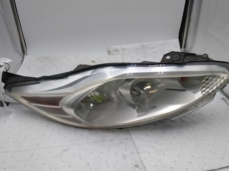 2012 Ford Fiesta Right Headlight Assembly Black OEM 44000 Miles Used