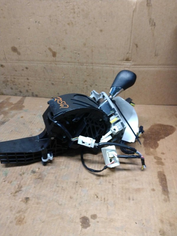 2012 Toyota Sienna Automatic Transmission Shift Lever Assembly - 142K Miles