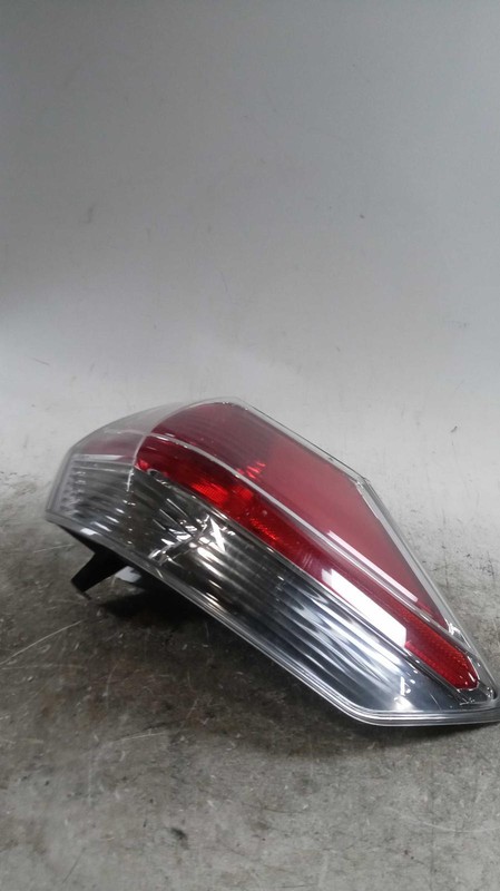 2016 Nissan Rogue Right Blue Tail Light Assembly OEM 380947 - Used, 114k Miles