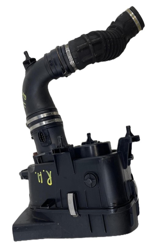 2014-2017 Maserati Quattroporte Right 3.0L Air Intake Filter W/ MAF RH OEM