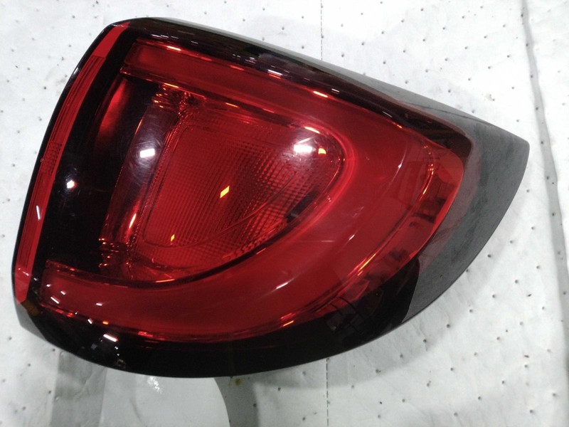 2017 Chrysler Pacifica Right Tail Light Assembly Red 627644 Used 114K Miles