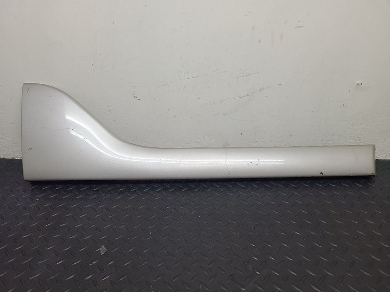 01-06 GMC Yukon Denali Rear Right Passenger Door Molding Gold OEM 88980828