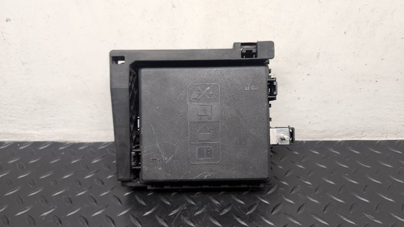 18-19 Chevrolet Traverse Engine Fuse Box OEM 84303338