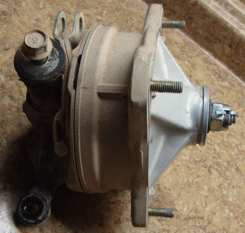 87 YAMAHA YFM200 YFM 200 MOTO 4 ATV Brake Spindle Left Front Wheel Hub Mount J3