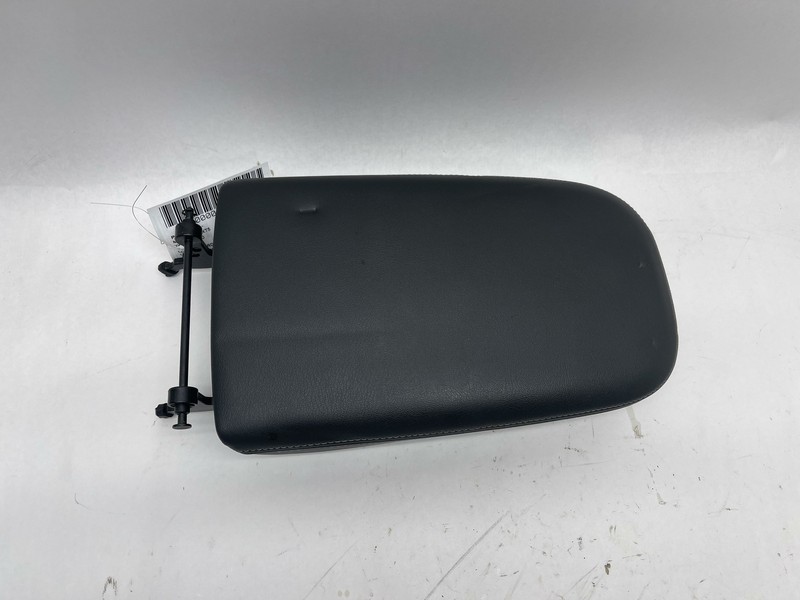 2020-2021 CADILLAC XT5 FRONT CENTER CONSOLE ARMREST LID COVER LEATHER BLACK OEM