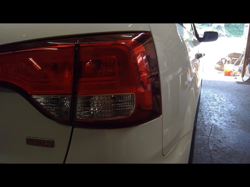 Passenger Tail Light Quarter Panel Mounted Fits 14-15 SORENTO 1637839