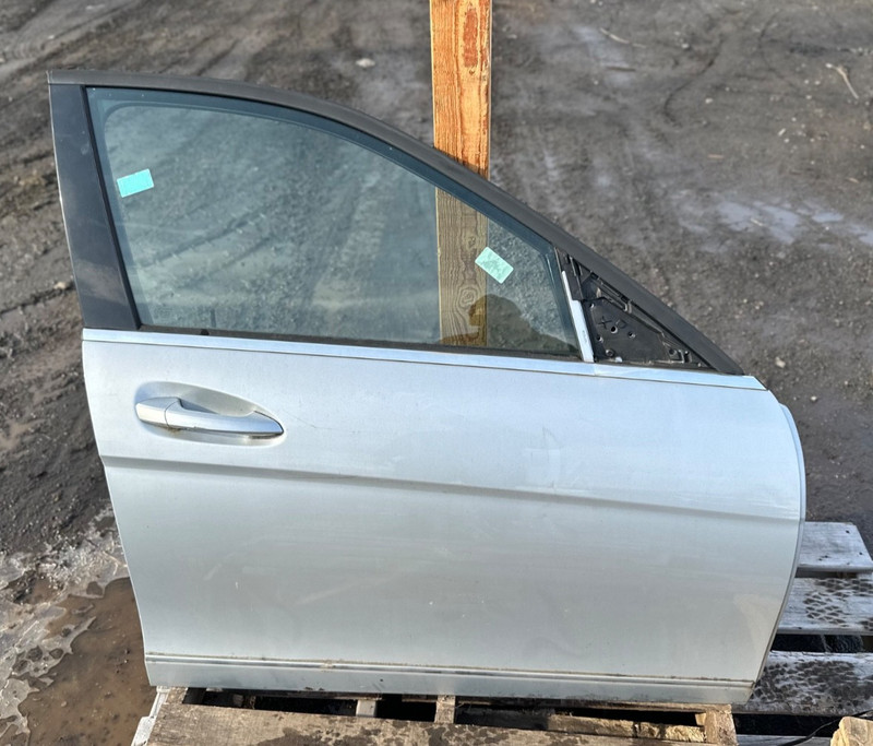 2010-2014 MERCEDES BENZ C250 Right Front Passenger Door 775 Silver W204 Sdn