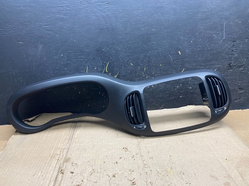 2014 - 2017 Fiat 500L Dash Instrument Cluster Speedometer Radio Bezelx6184 DG