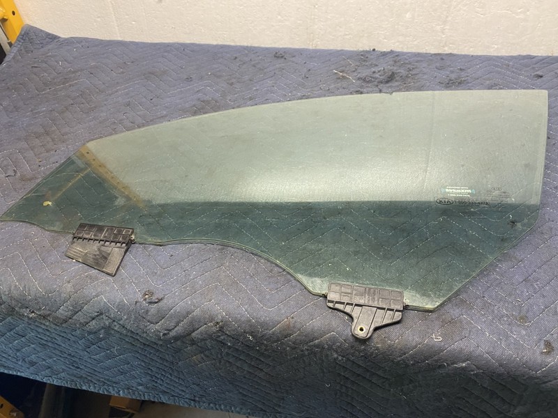 2015 KIA OPTIMA LEFT FRONT DOOR GLASS OEM