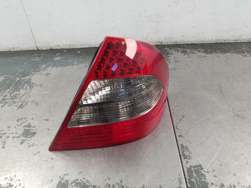 2007 Mercedes AMG E 63 Right Passenger Tail Light 7711 M7