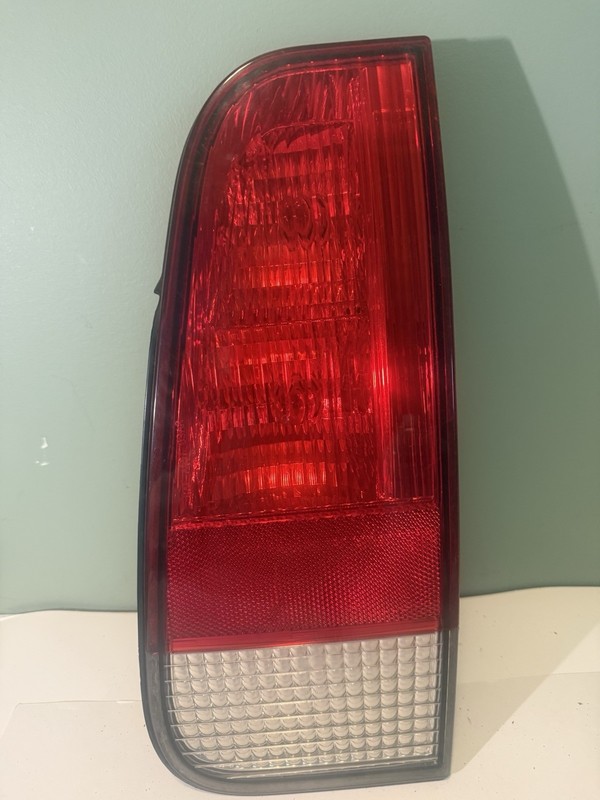 2003 2004 2005 Lincoln Aviator Right Trunk Lid Mounted Tail Light passenger