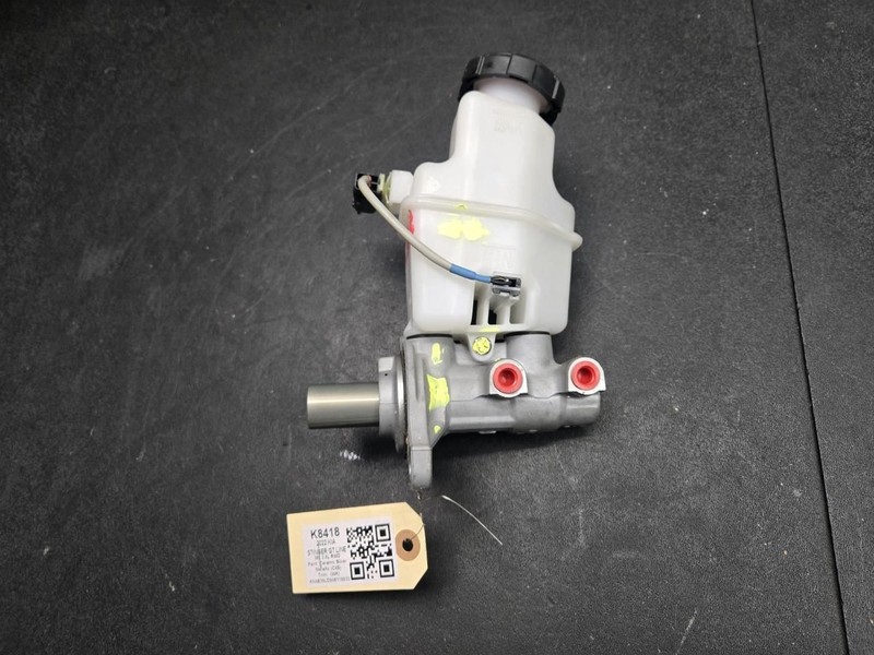 Brake Master Cylinder w/ Reservoir 2022 Kia Stinger 58510-J5010 2018 2019 - 2023