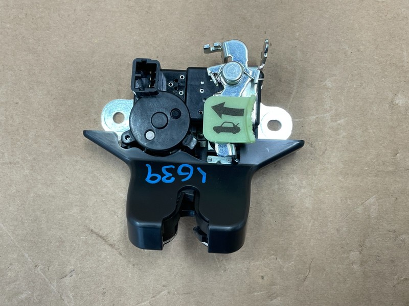 2025 25 Kia K4 Rear Trunk Lid Tailgate Lock Latch Actuator Unit 1639 OEM