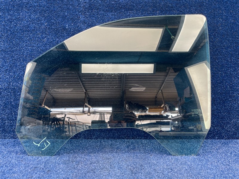 2014-2018 GMC Sierra 1500 Front Left Driver Side Door Window Glass Clear OEM