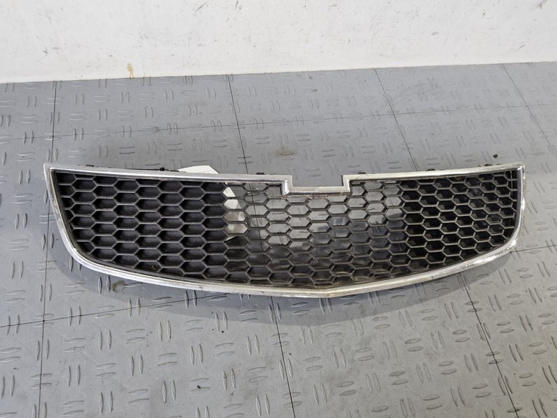 2011-2014 Chevy CRUZE Lower Grille Center of Fascia Opt MDK