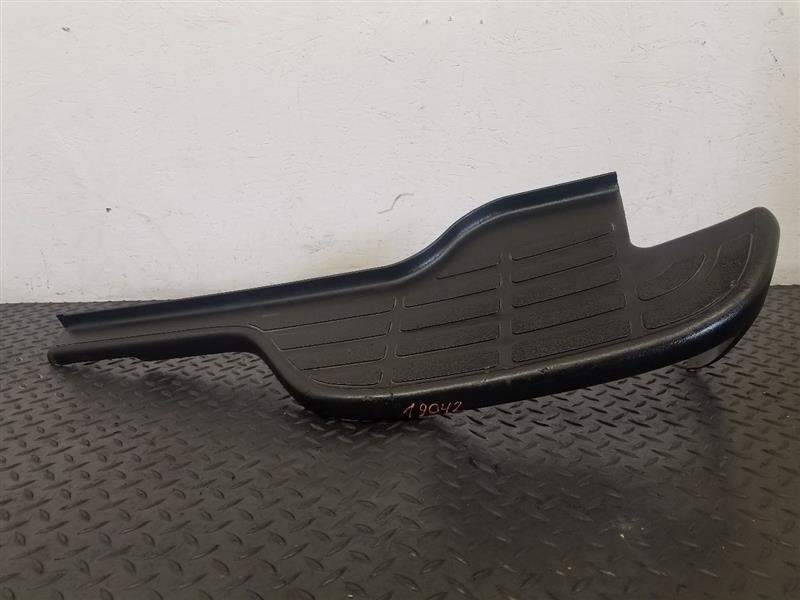 00-06 GMC Yukon Rear Bumper Right Passenger Step Pad Cover OEM 15756336