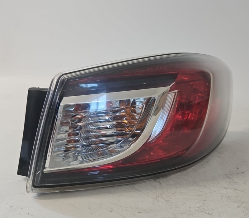 2010-13 Mazda 3 (Sedan) Passenger Right Tail Light - Quarter Mount *Bulb Style*