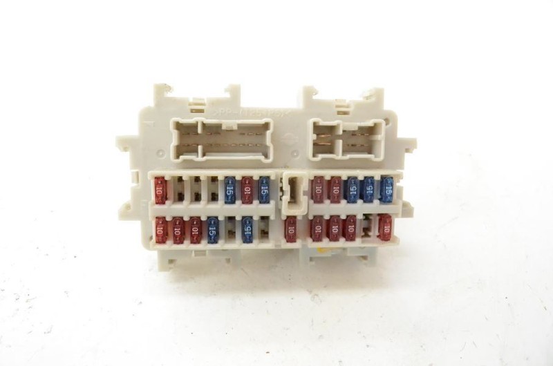 2003-2005 Nissan 350z Coupe VQ35DE Interior Cabin Fuse Box