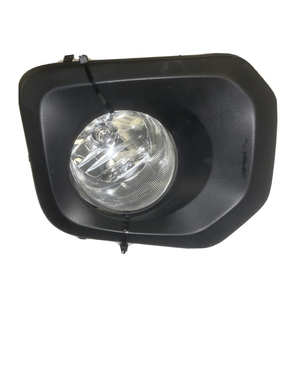 2018 2019 TOYOTA TACOMA FOG DRIVING LIGHT WITH COVER ASSY OEM 8121002160