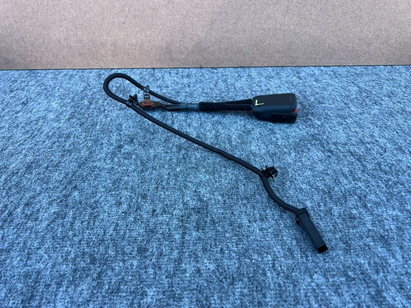 GENESIS GV70 2022-2026 OEM FRONT LEFT DRIVER SEAT BELT SEATBELT BUCKLE ASSEMBLY