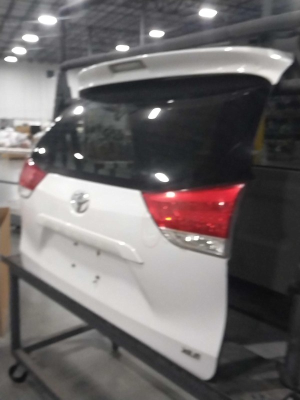Used Deck Lid fits: 2013 Toyota Sienna power lift privacy tint glass w/rear view