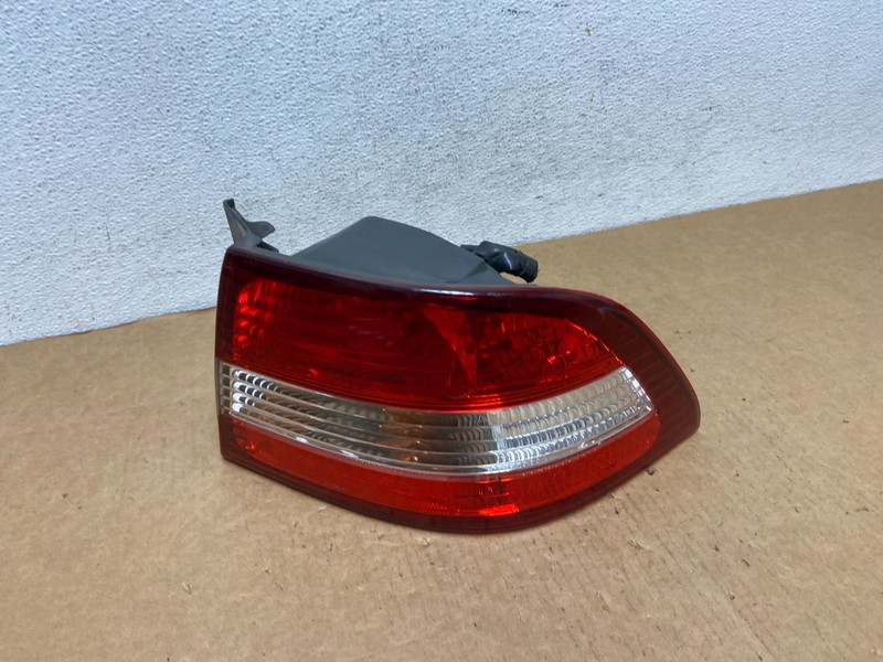 2000 2001 Lexus ES300 Outer Right Passenger RH Side Tail Light Oem AD4613 DW