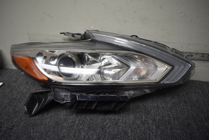 2016-2018 NISSAN ALTIMA HEADLIGHT RIGHT SIDE FACTORY OEM